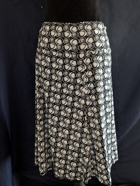 Black & White Patterned A-Line Skirt Sz M